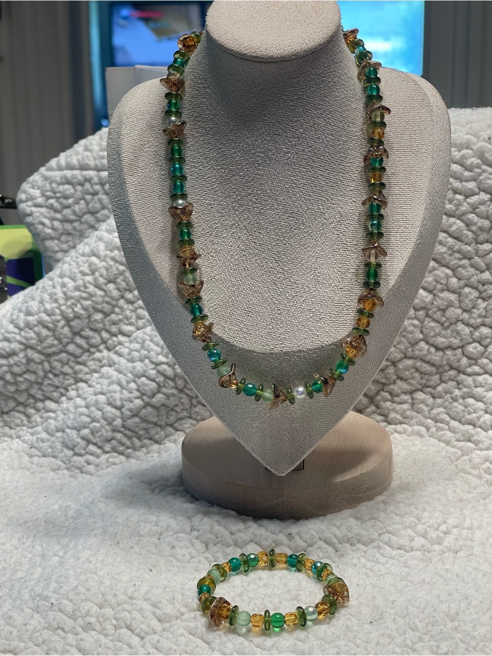 Green and Gold Beaded Necklace and Bracelet Set